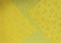 210GSM นุ่ม 100% โพลีเอสเตอร์นูนตัวอักษรตัวอักษรผ้ากำมะหยี่ไมโคร - สีเหลือง