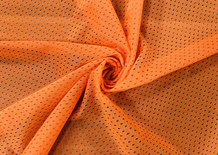 ผ้าตาข่ายโพลีเอสเตอร์ 110GSM สำหรับกีฬาสวมใส่ซับความปลอดภัยการจราจรเสื้อผ้านีออนสีส้ม