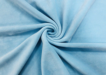 ผ้าโพลีเอสเตอร์ไมโครยืดหยุ่น 92% สำหรับสิ่งทอที่บ้านสีฟ้าอ่อน 340GSM